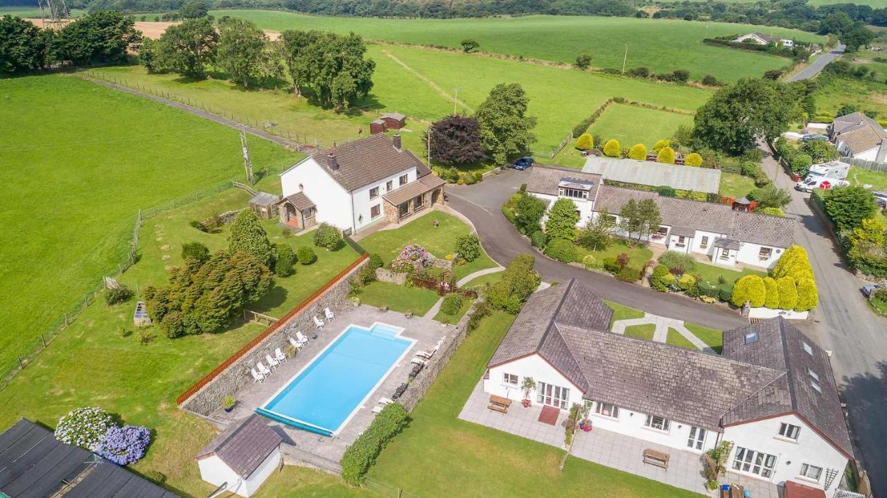 Trenewydd Farm Holiday Cottages Cardigan Exterior photo