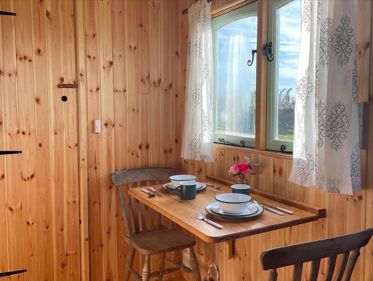 Trenewydd Farm Holiday Cottages Cardigan Room photo