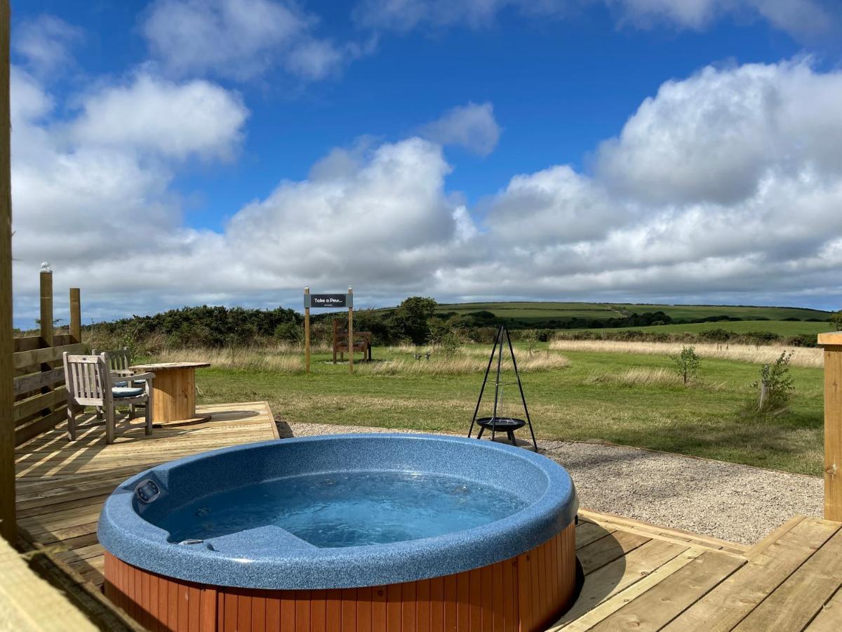 Trenewydd Farm Holiday Cottages Cardigan Exterior photo